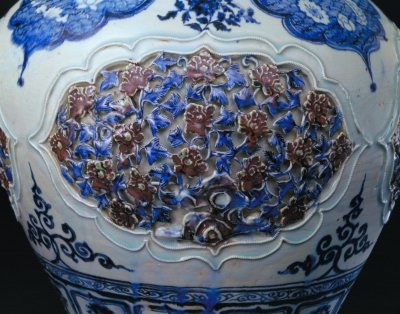 图片[2]-Jingdezhen kiln blue and white underglaze red carving cover pot-China Archive